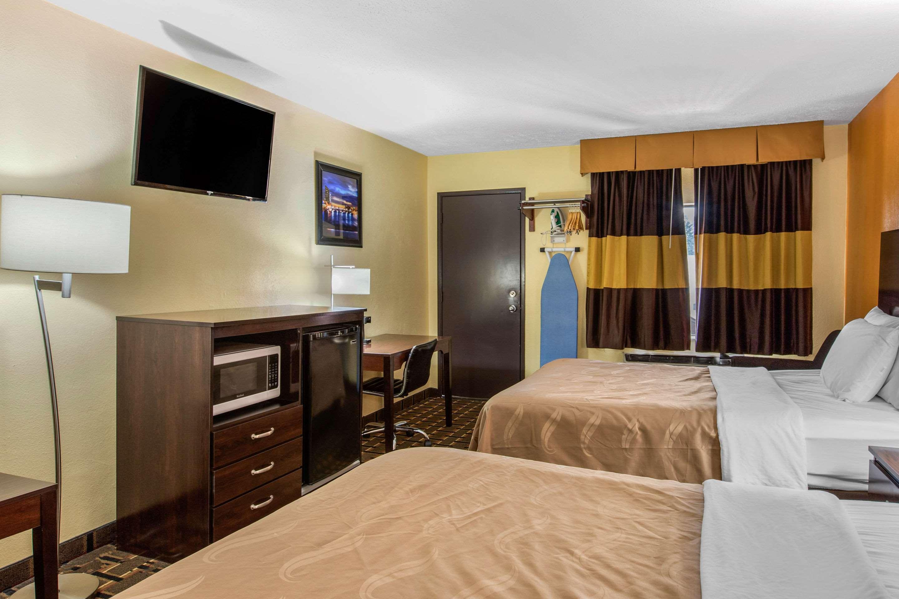 Inn Quality Near Downtown Wyoming