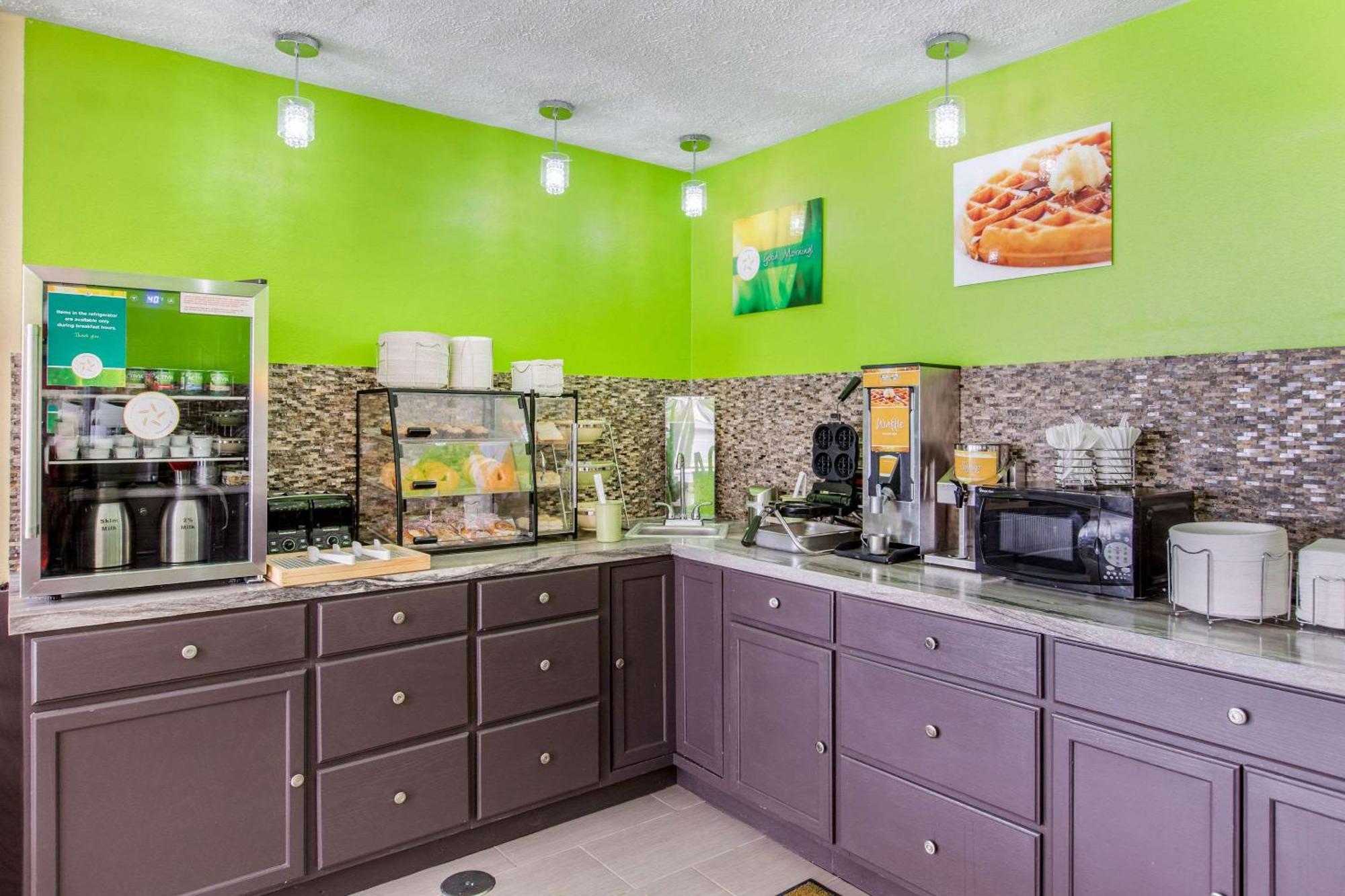 Inn Quality Near Downtown Wyoming